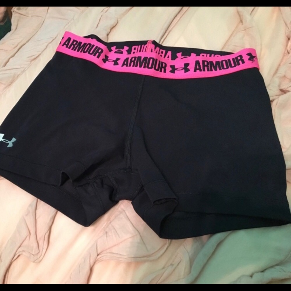 Under armor black yoga shorts/spandex